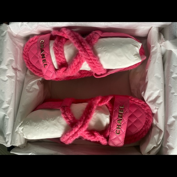 New pink Chanel cord lamb skin  sandal - Picture 1 of 5